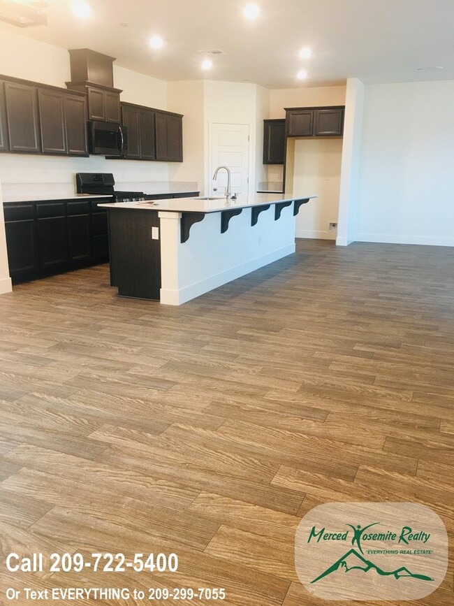 Foto del edificio - Must see!  Apply to schedule a viewing.