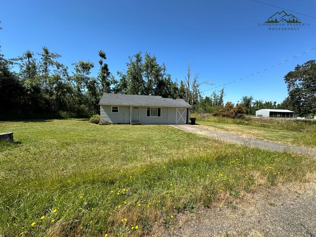 Building Photo - 2 Bedroom Home On Property In Creswell