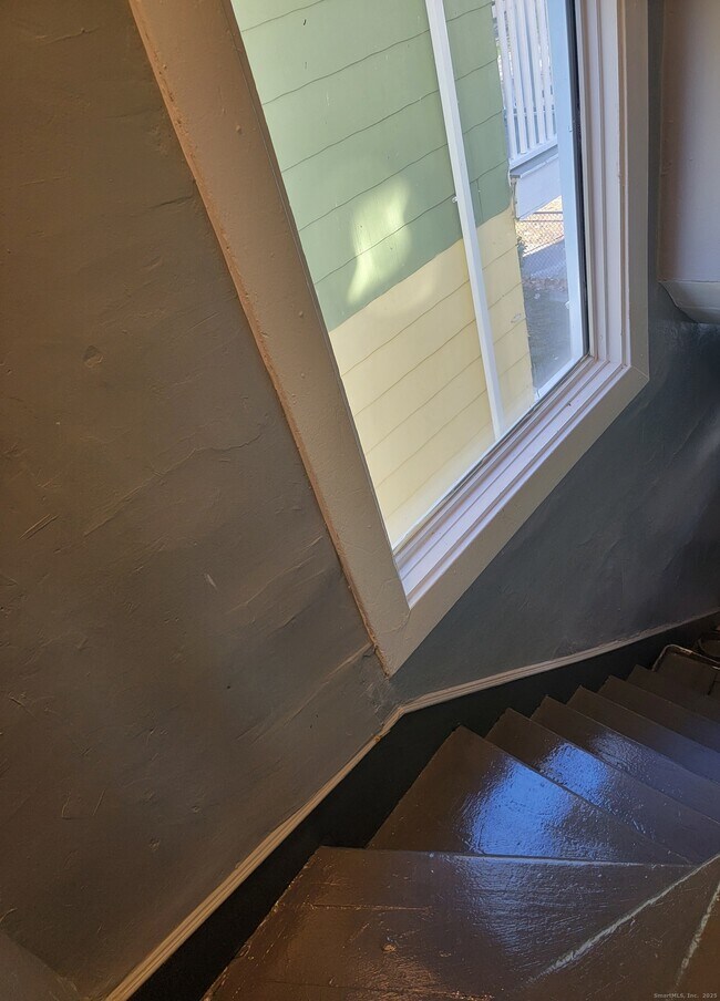 Building Photo - 322 Bassett St