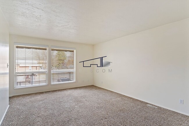 Building Photo - 350 E