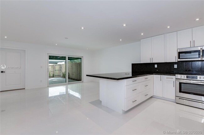 Building Photo - 13505 NE 23rd Pl   North Miami Fl 33181