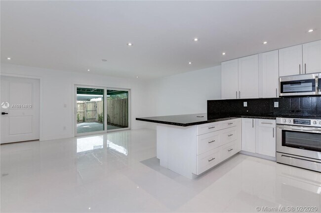 Foto del edificio - 13505 NE 23rd Pl   North Miami Fl 33181