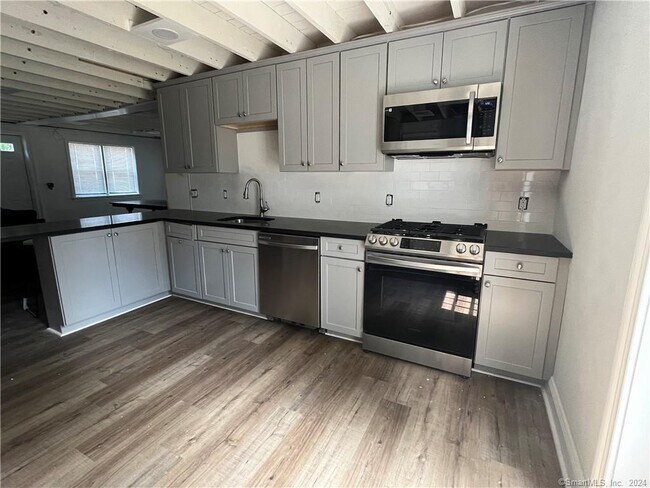 Building Photo - 26 Taylor Ave