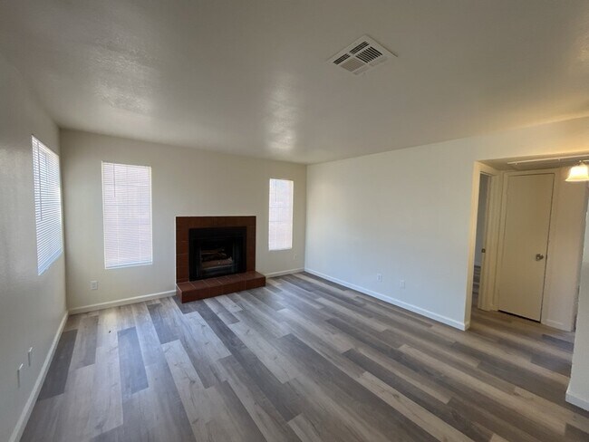 Foto del edificio - "Spacious 2-Bedroom Multiplex with Cozy Fi...