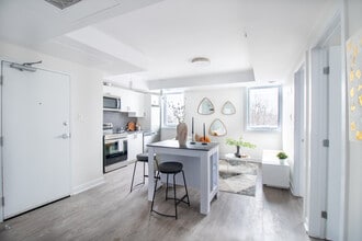 Building Photo - 994 Bronson Ave