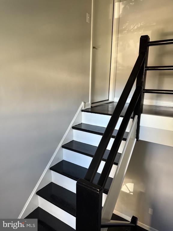 Building Photo - 928 Durard St