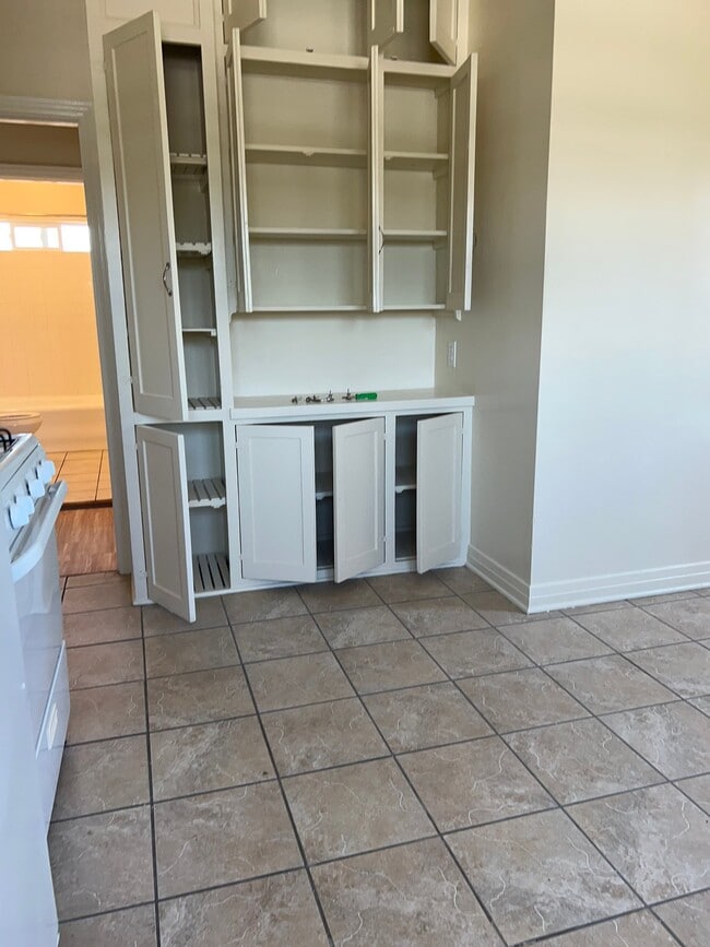 Photo - 640 N Vista St Apartment