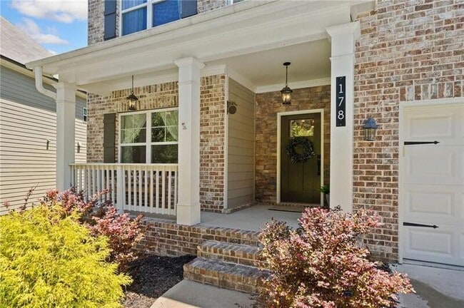 Foto del edificio - 178 Crestbrook Wy