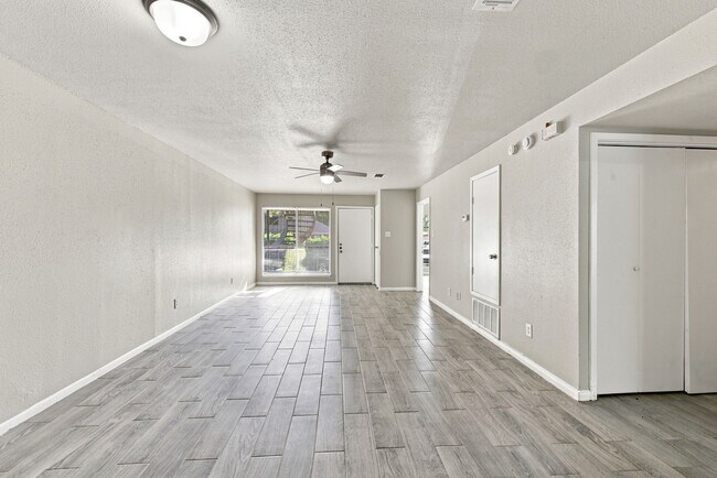Building Photo - 4023 Briarglen Dr