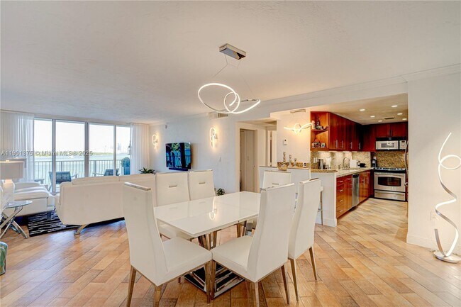 Foto del edificio - 10350 W Bay Harbor Dr