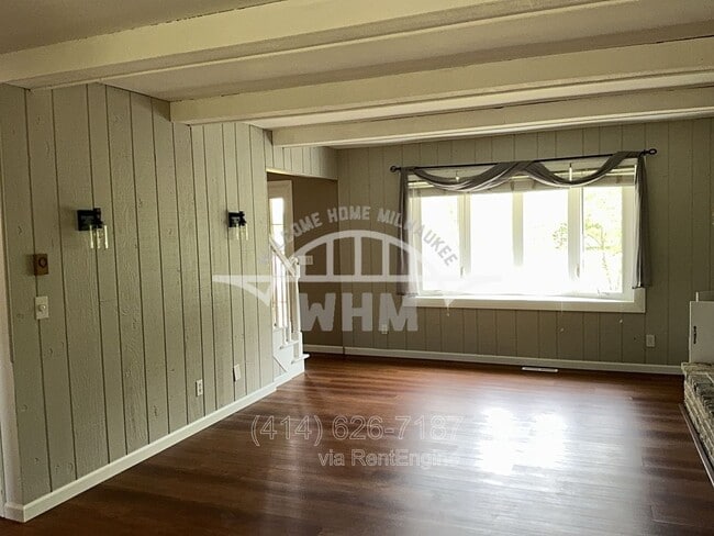 Foto del edificio - 10128 Rolling Glen Dr