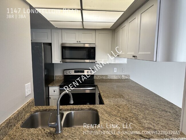 Building Photo - Sarasota Townhouse For Rent