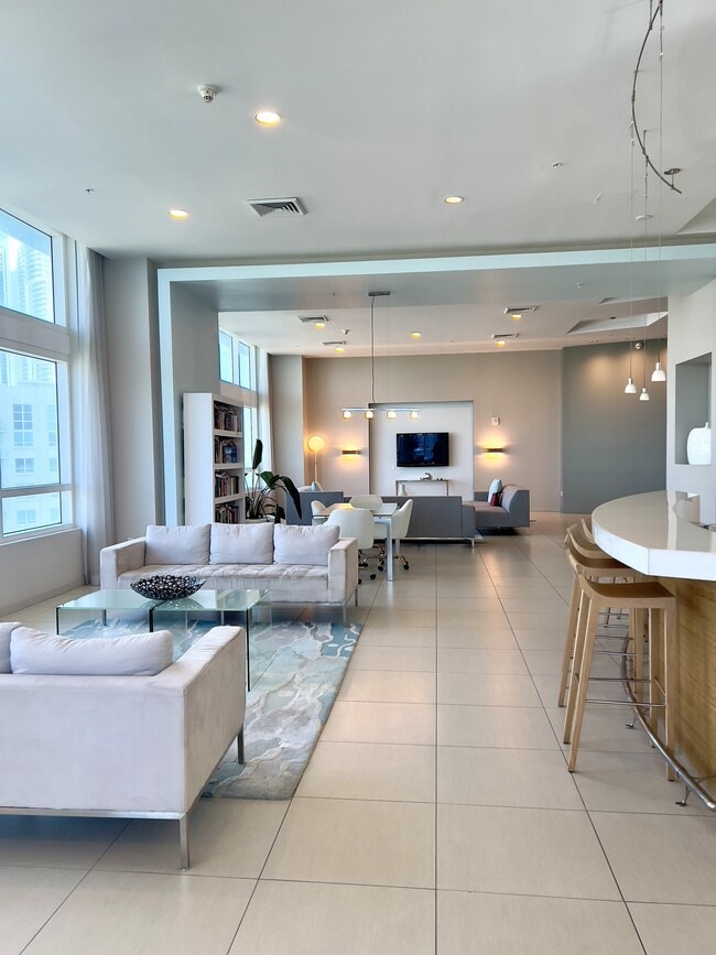 Photo - 1900 N Bayshore Dr Apartment