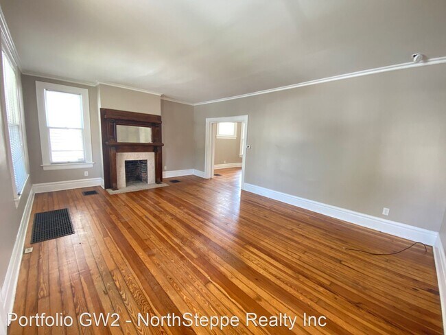 Building Photo - 1096 Summit St