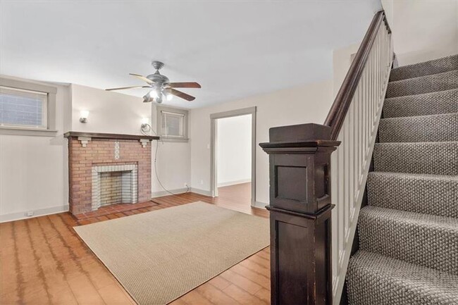 Building Photo - 832 Lilac St