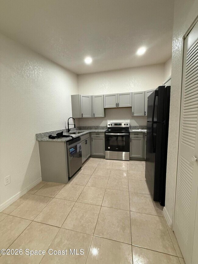 Building Photo - 1465 Malibu Cir NE