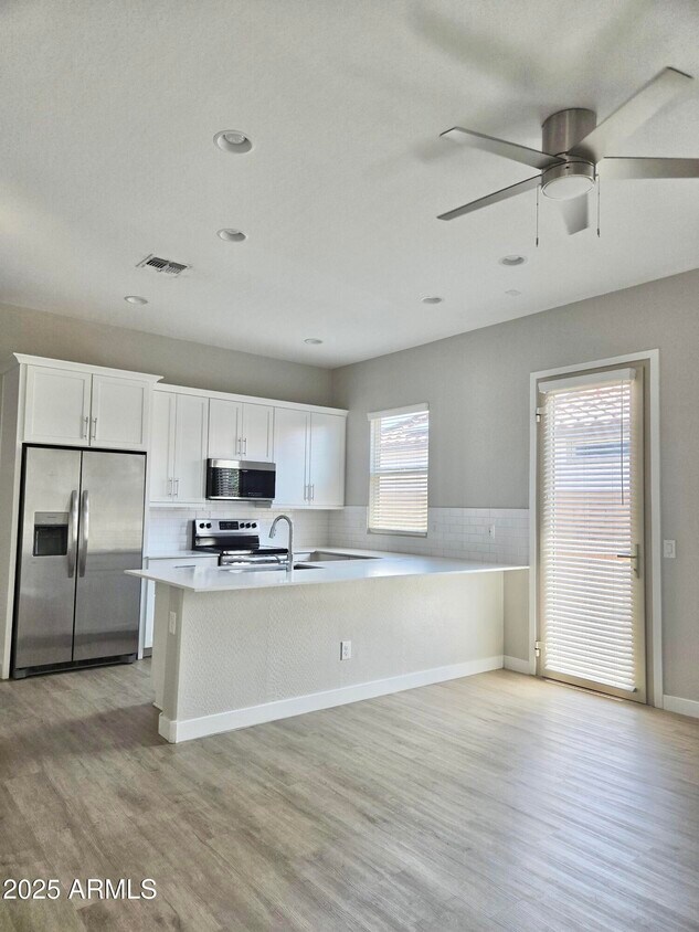 Primary Photo - 2568 E King Bird Dr