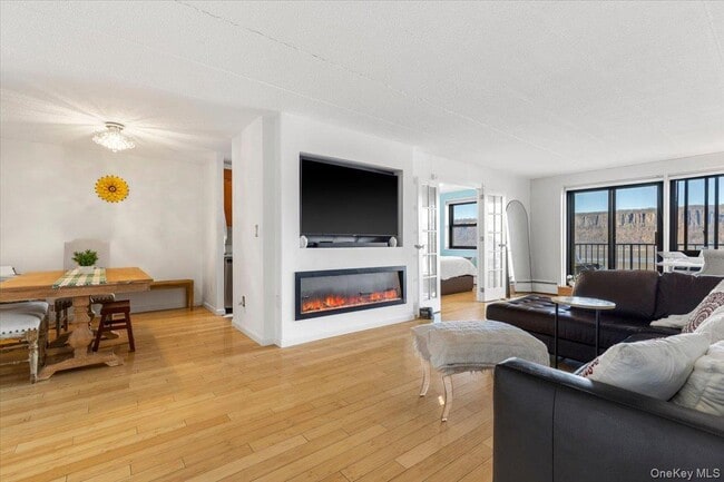 Foto del edificio - 1085 Warburton Ave