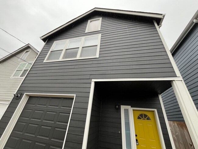 Building Photo - Adorable 3 bed, 1.5 bathroom Home in SE Po...
