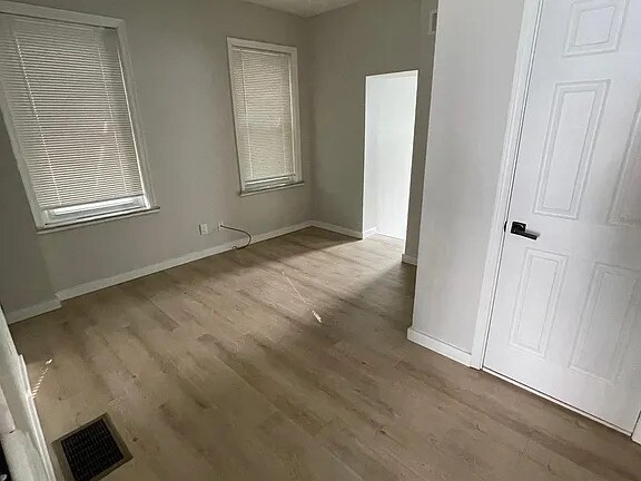 Foto del edificio - 6822 Edmund St