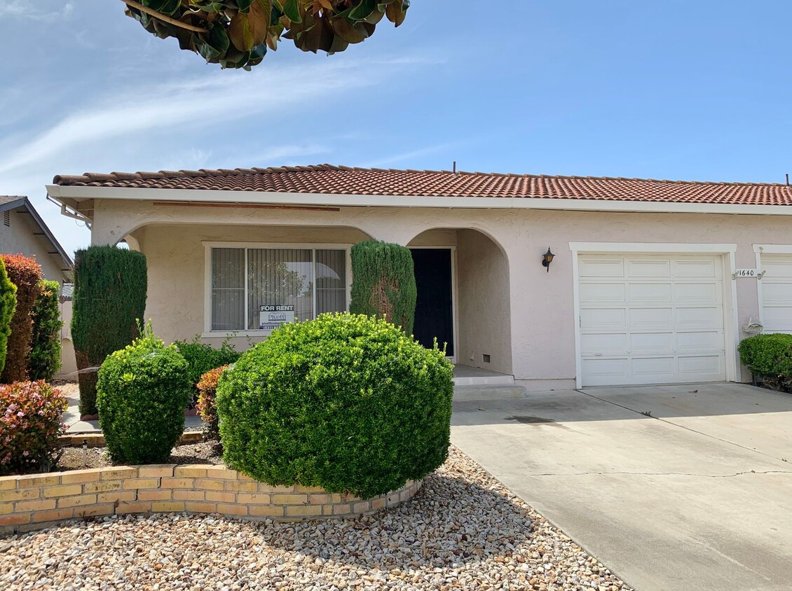 Foto principal - 1640 Clearview Dr