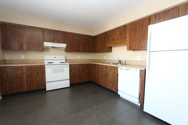 Building Photo - Available NOW! 2 bedroom 2 bath Semoran Club.