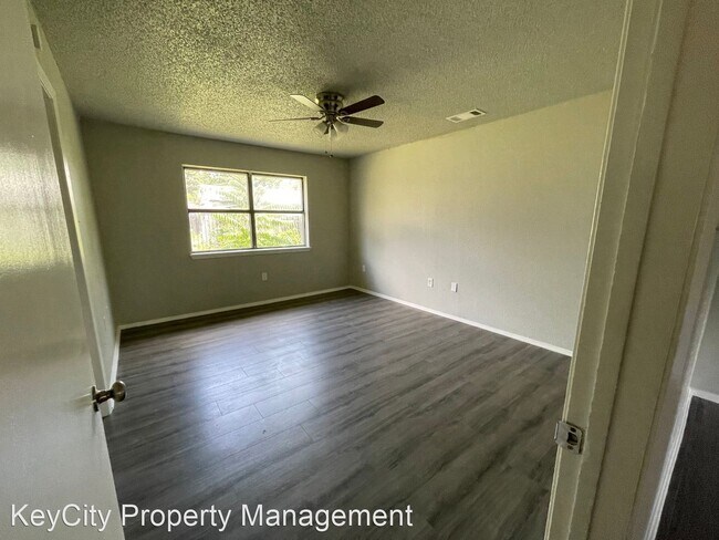 Building Photo - 2 br, 1 bath House - 1325 Cedar St #1