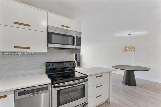 Foto del edificio - 10101 E Bay Harbor Dr