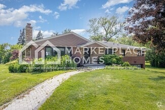 Building Photo - 13140 S 86th Ave