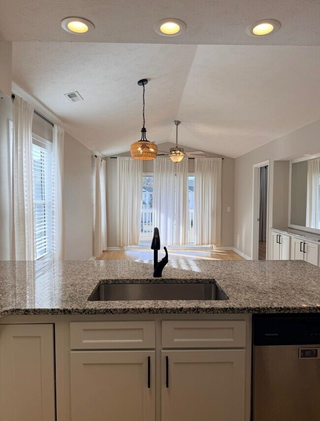 Foto del edificio - 517 White River Dr