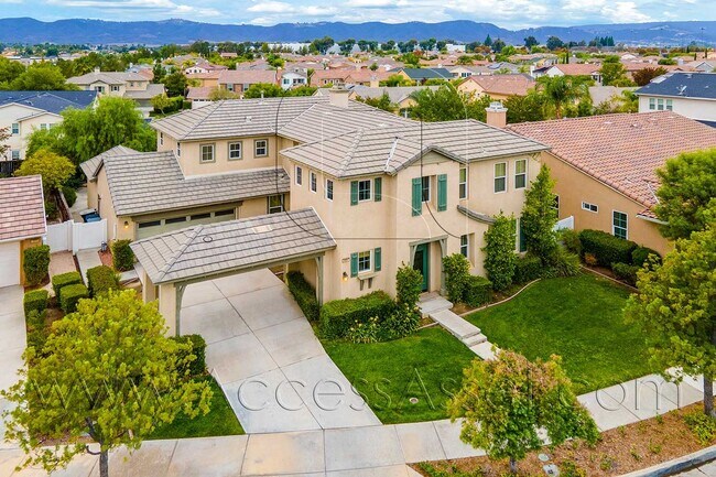 Foto del edificio - Stunning Luxury Living in Temecula | Expansive 4-Bedroom Masterpiece