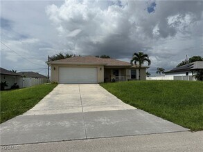 Building Photo - 1409 NE 10th Terrace