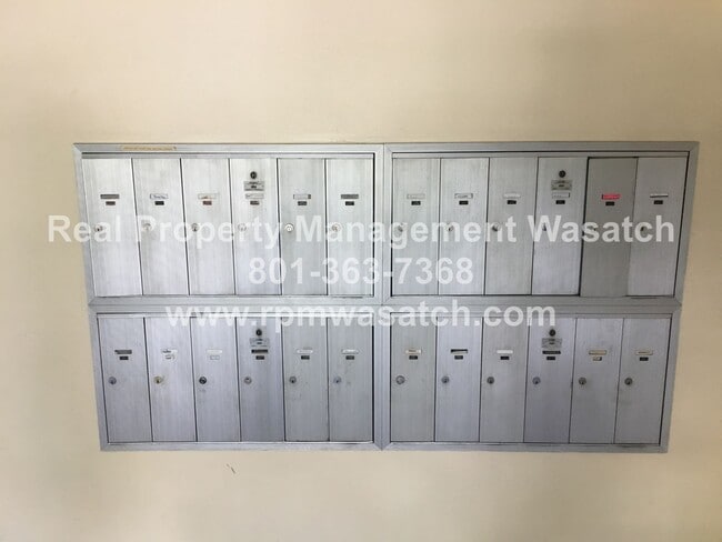 Building Photo - Check out this Great 2 Bedroom 1 Bathroom Condo near downtown Salt Lake!