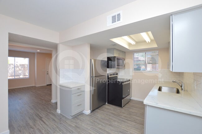Building Photo - Renovated 2 bedroom and 1.5 bath in Mesa!