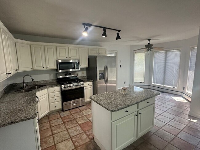 Foto del edificio - Spacious Home in Belvedere!