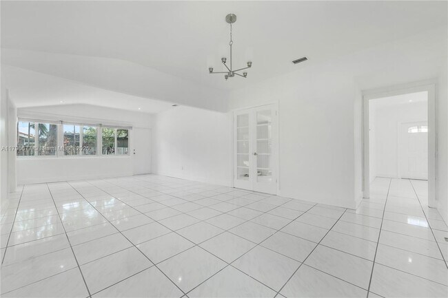 Foto del edificio - 6306 SW 12th St