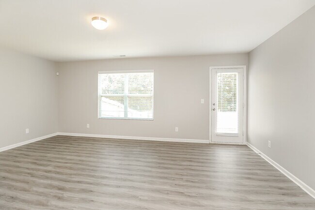 Building Photo - 983 Ramsgate Dr SW