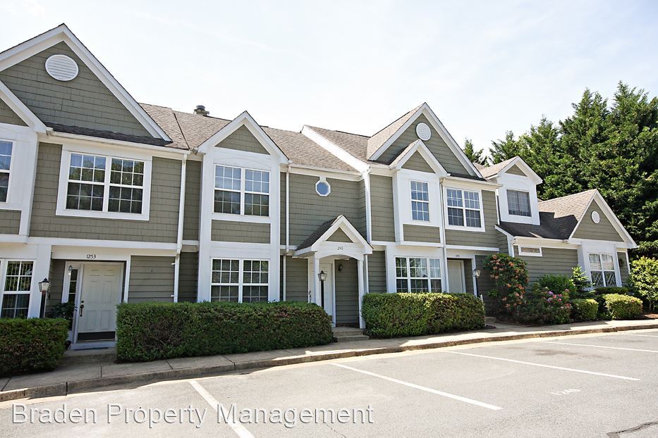 Primary Photo - 3 br, 2.5 bath House - 1249 Clifden Greene