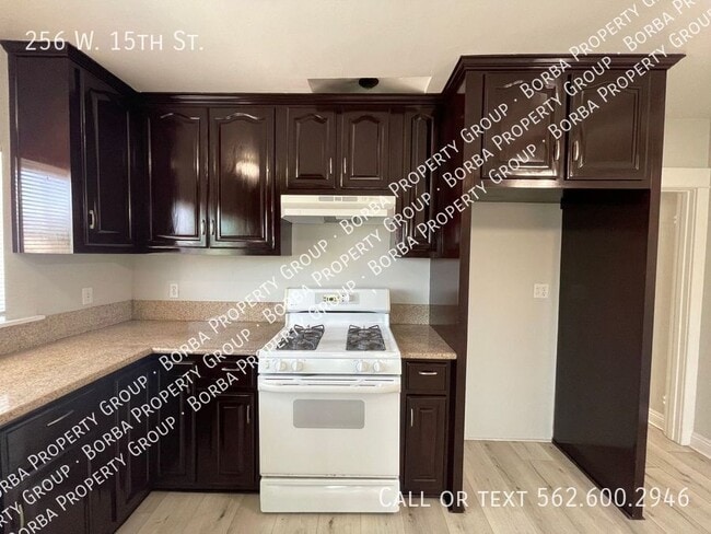 Building Photo - 256 W 15th St