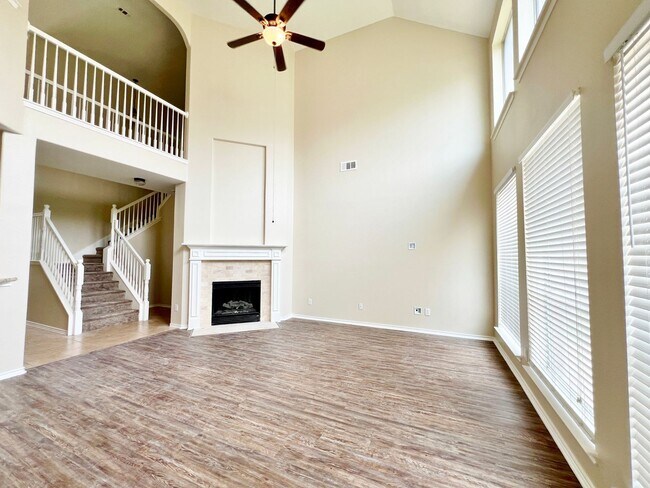 Building Photo - Stunning 2-Story 4/3.5/3 Home in DeSoto Fo...