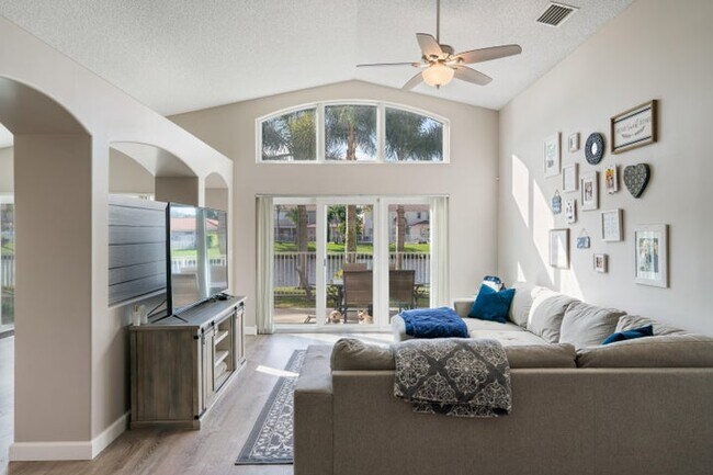 Building Photo - 5266 Oakmont Village Cir