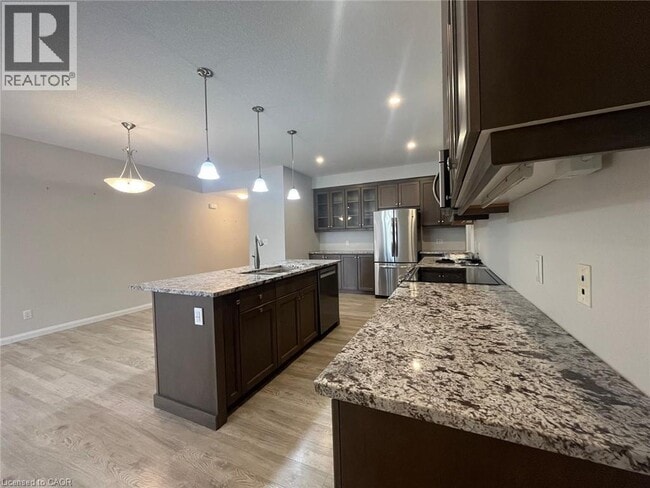 Building Photo - 206 Jessica Cres