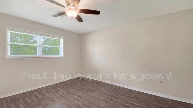 Foto del edificio - 205 Redmond Dr