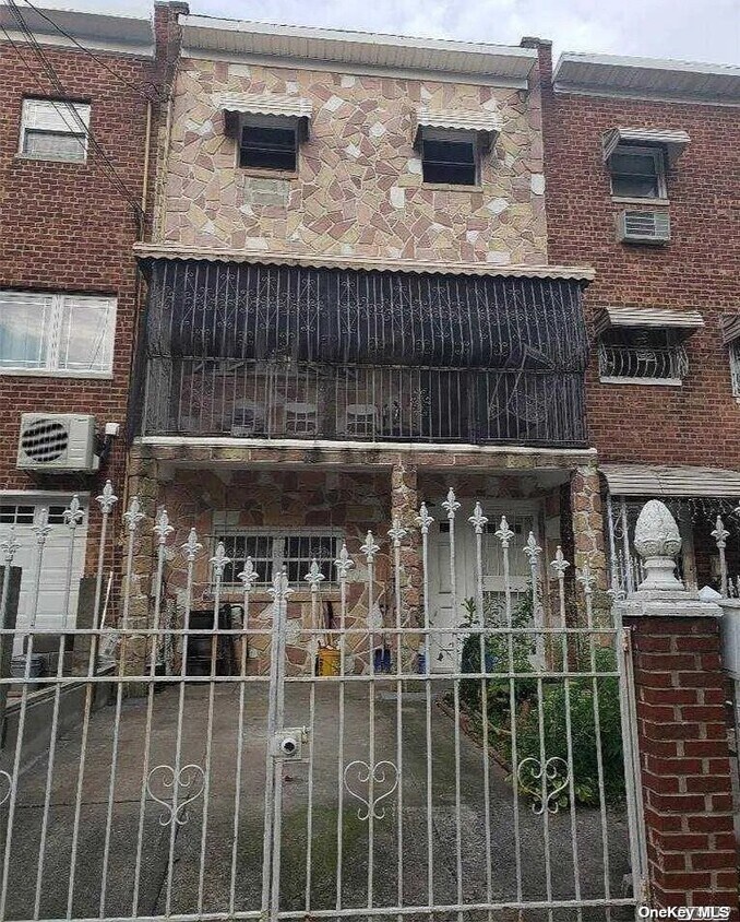 425 Howe Ave, The Bronx, NY 10473 House Rental in The Bronx, NY