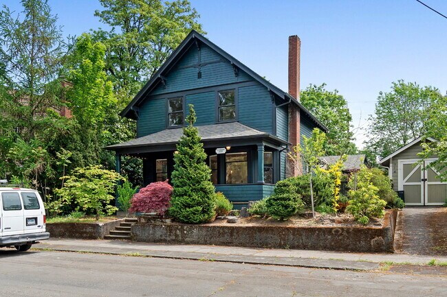 Foto del edificio - Beautifully Restored 3-Bedroom Home in Historic Section of Oregon City