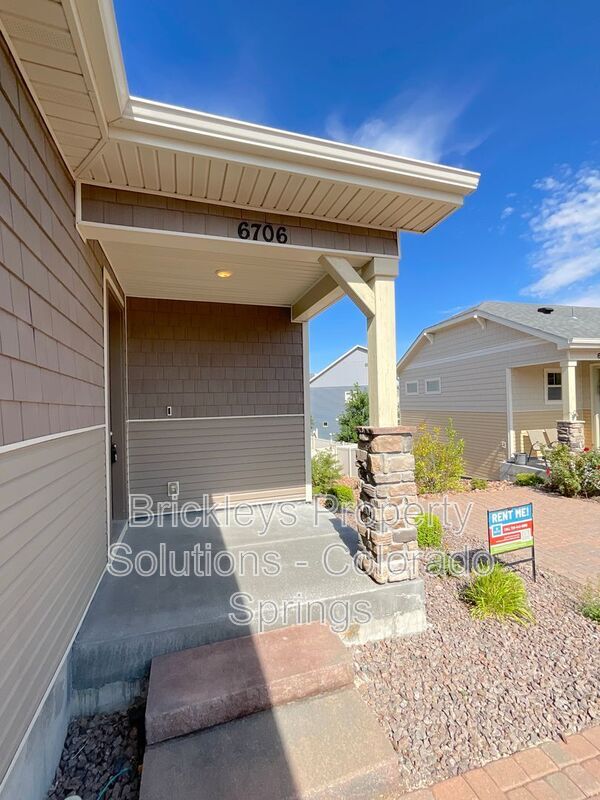 Foto del edificio - 6706 Golden Briar Ln