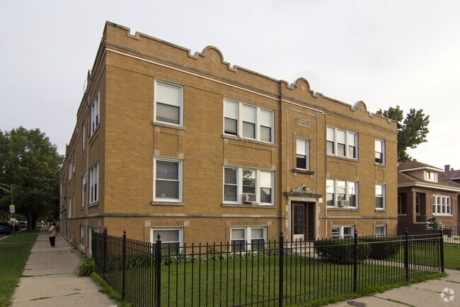 Building Photo - 2950 N Kolmar Ave