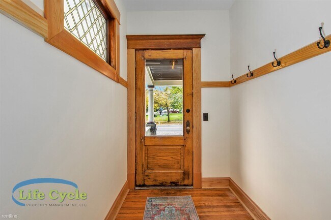 Building Photo - 4 br, 1 bath House - 235 Eastern Ave SE