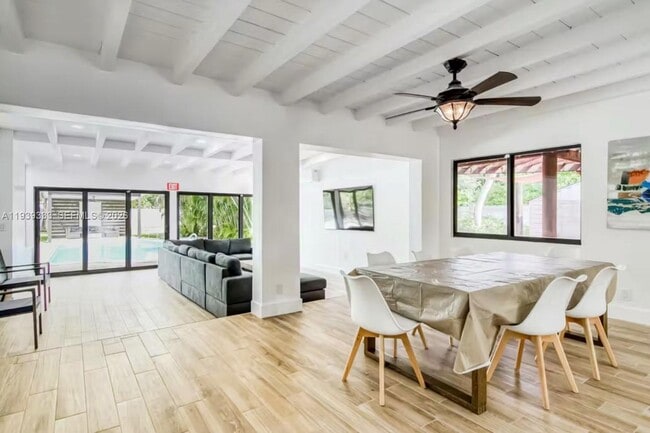 Building Photo - 2639 Monroe St