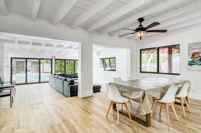 Foto del edificio - 2639 Monroe St